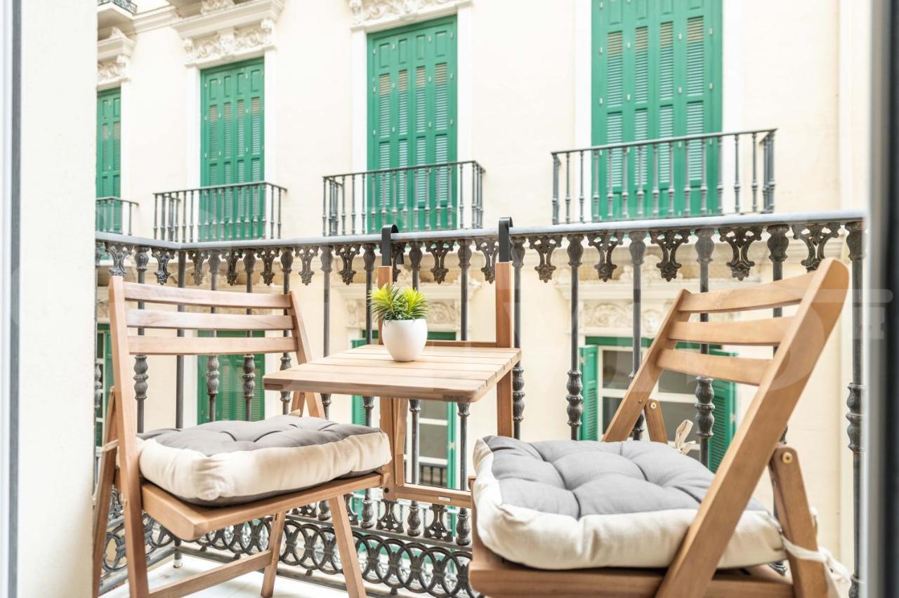 Comfortable Apartment With Balcony - Center Malaga Bagian luar foto