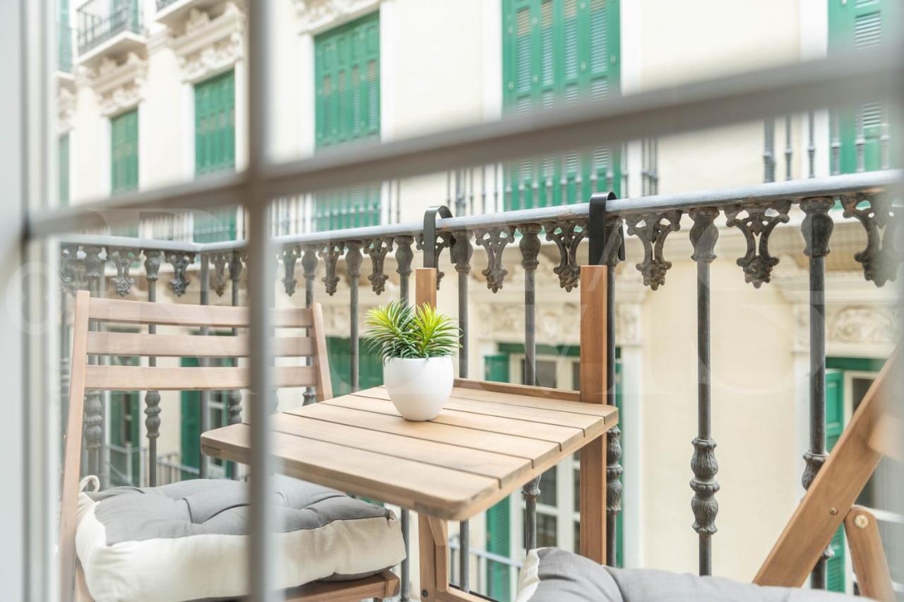 Comfortable Apartment With Balcony - Center Malaga Bagian luar foto